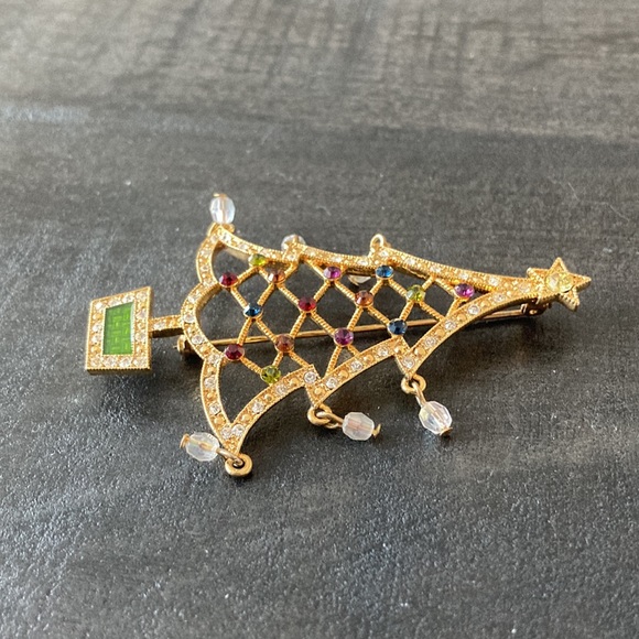 Vintage Avon 2005 collectible gold tone metal Christmas tree pin - Picture 3 of 11